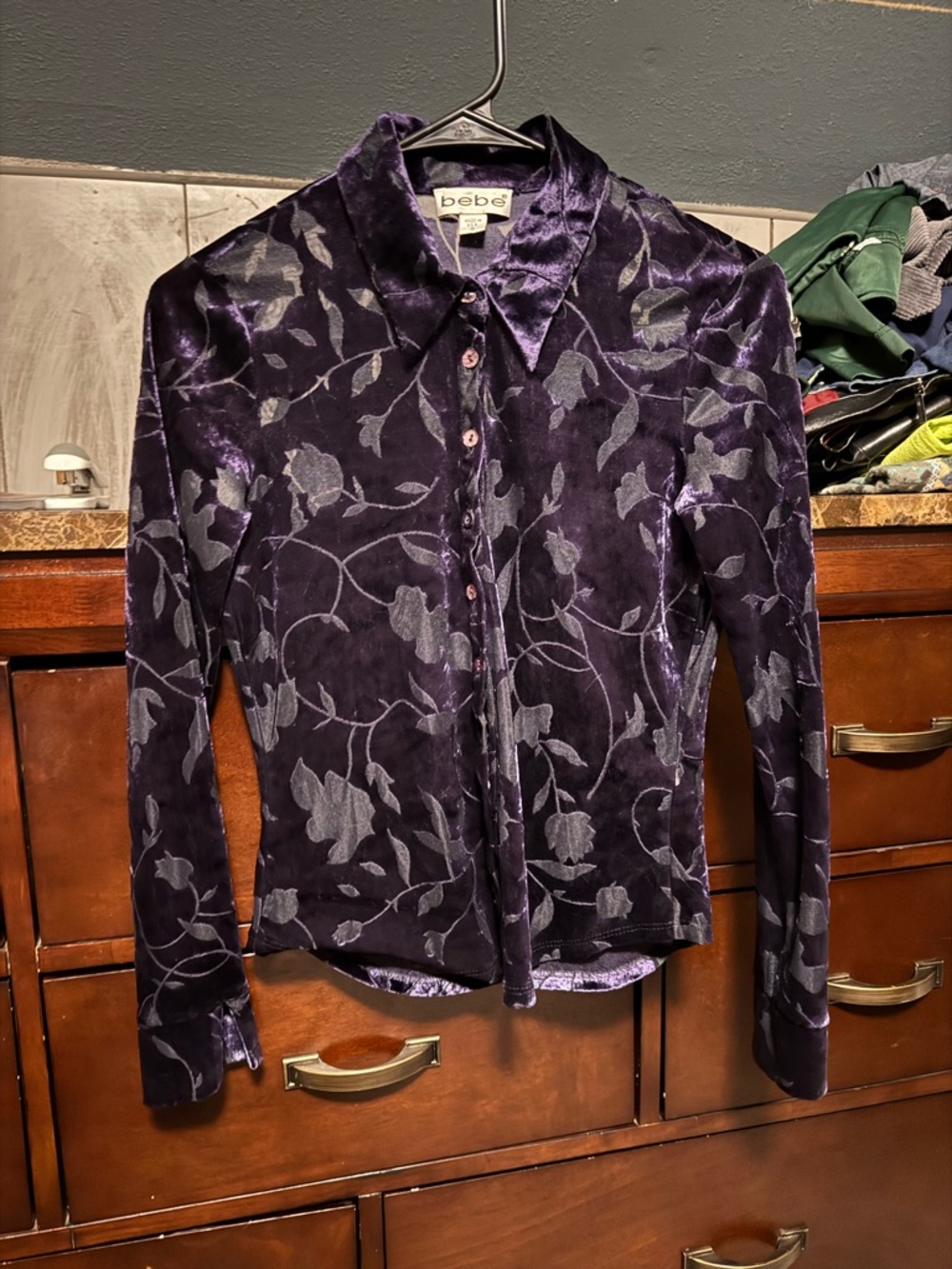 bebe Purple Floral Velvet Long Sleeve Button-Up Top